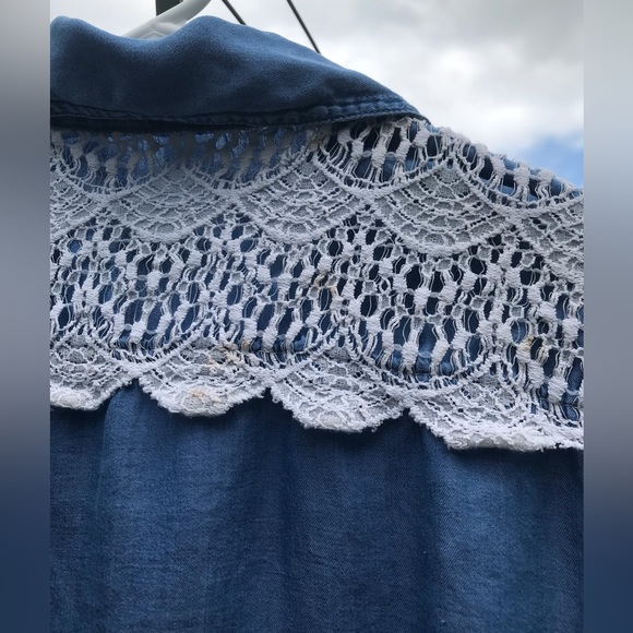 Light weight denim blouse - Picture 5 of 6